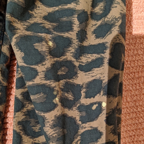 Make a statement! Men's leopard button down! - Picture 2 of 3
